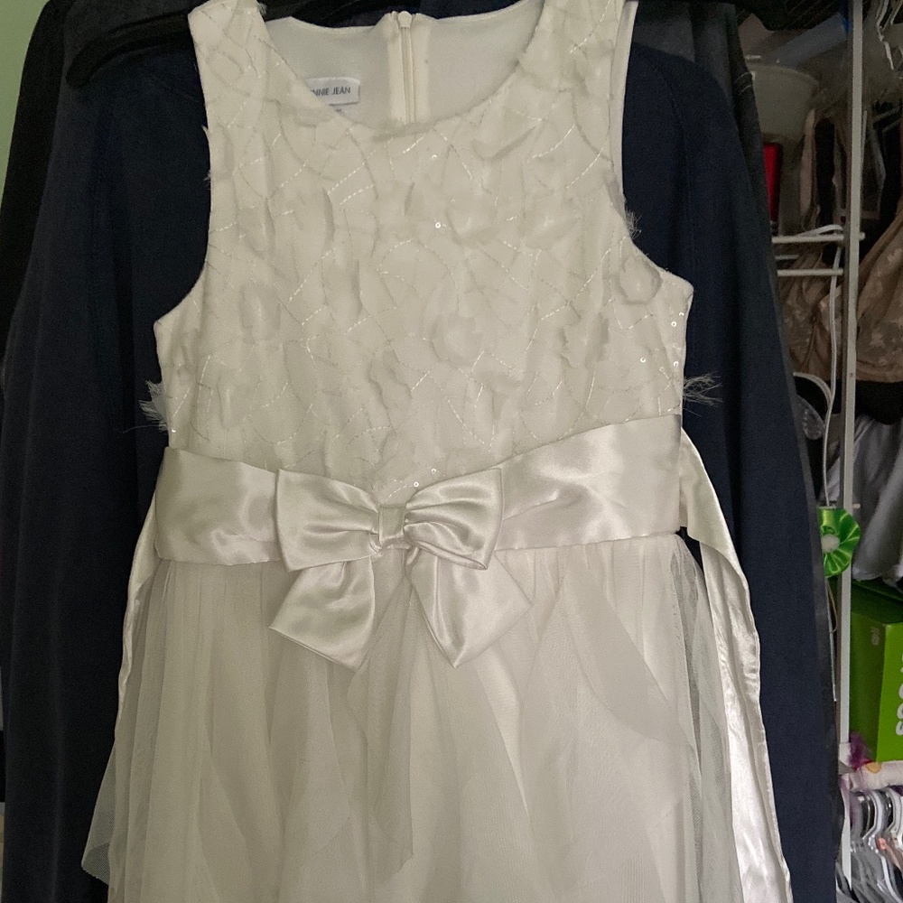 Beautiful white dress with layered bottom, flowered top, & bow